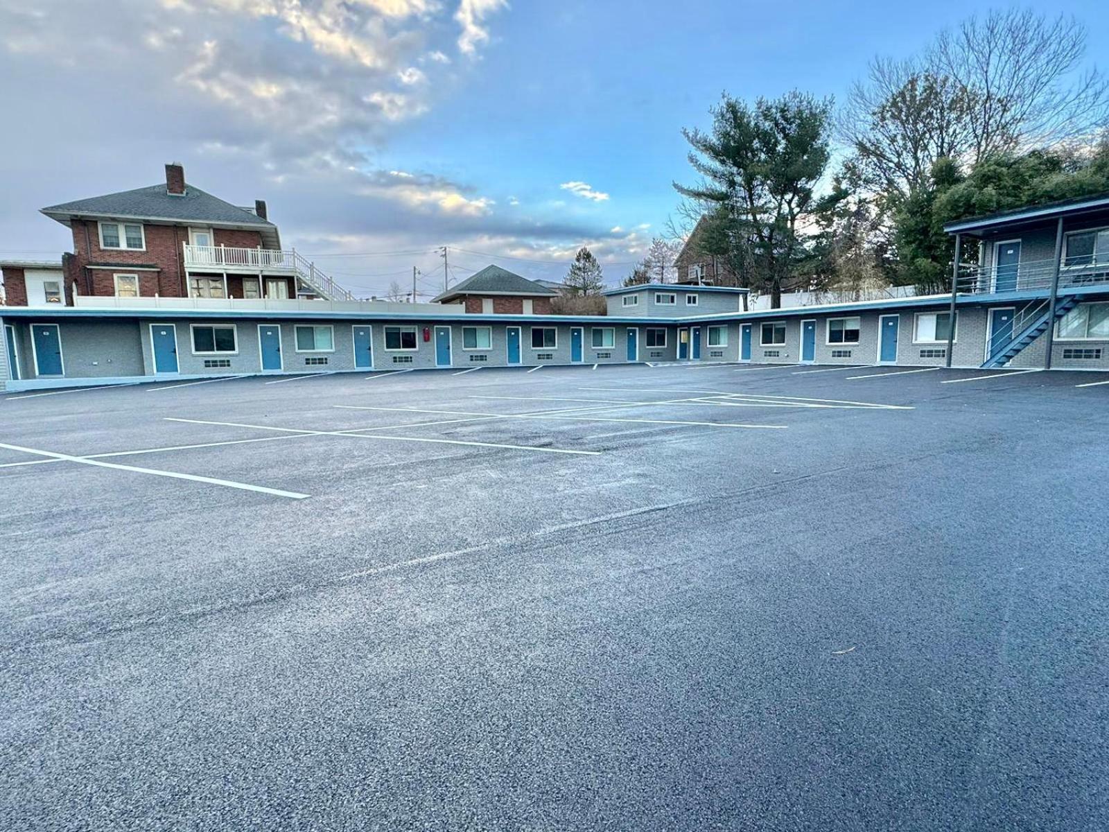 Residency Inn & Studios Waynesburg Экстерьер фото